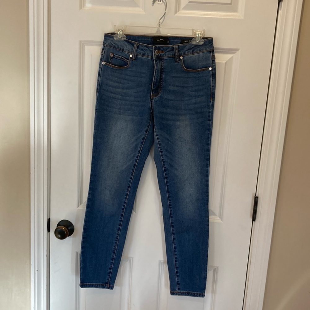Women’s jeans size 4/27 by Tahari